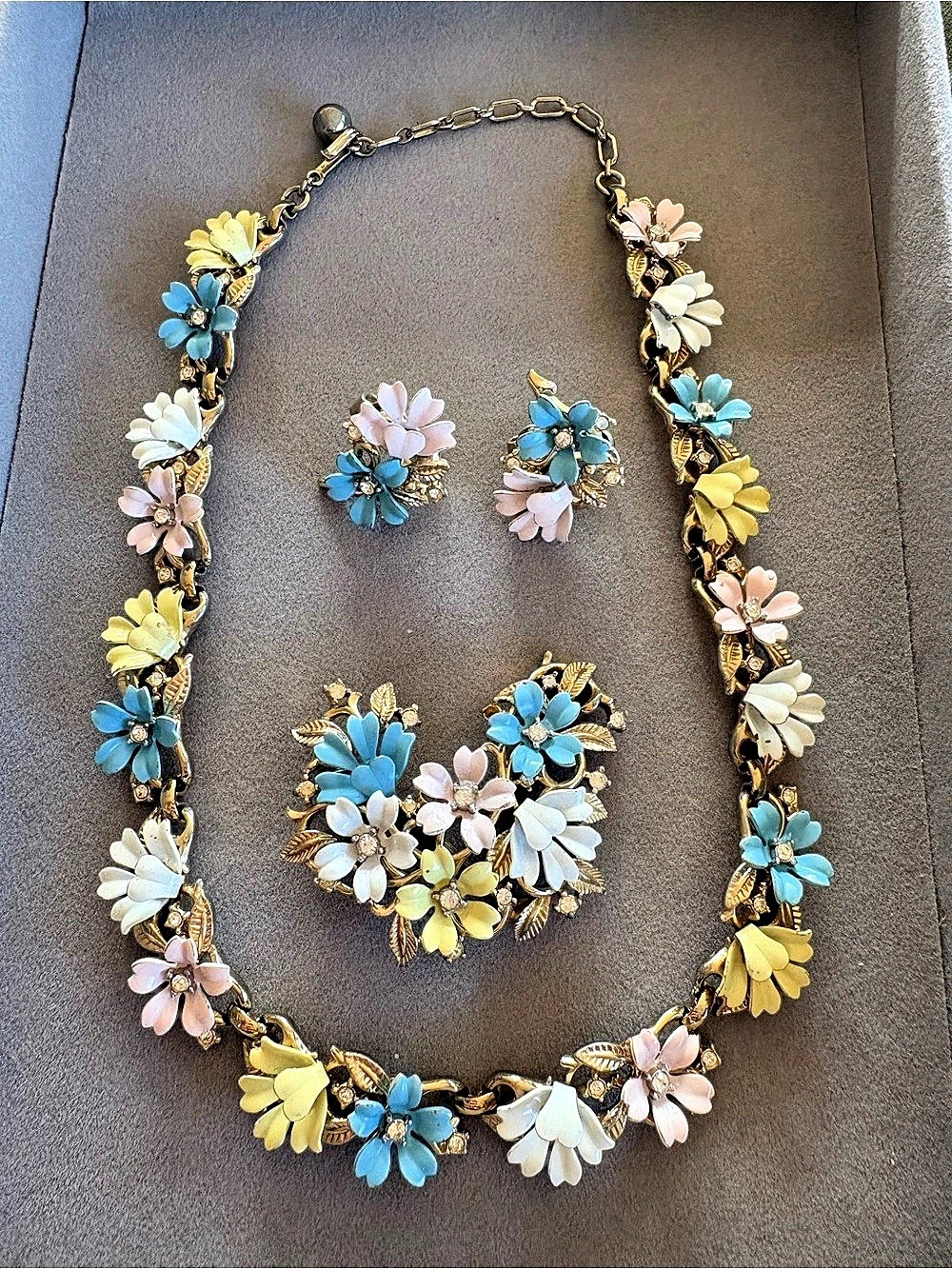 Rare Alfred Phillipe Trifari Fleurette parure 1955. Book piece.